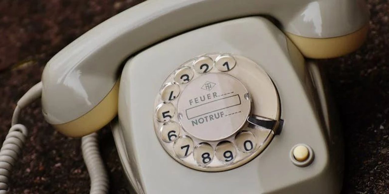 Telefon stacjonarny: od analogowego szeptu do cyfrowego głosu. Jak to działało i dlaczego wciąż ma znaczenie?