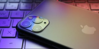 Siri po polsku? Dlaczego wciąż czekamy i co to oznacza dla bezpieczeństwa