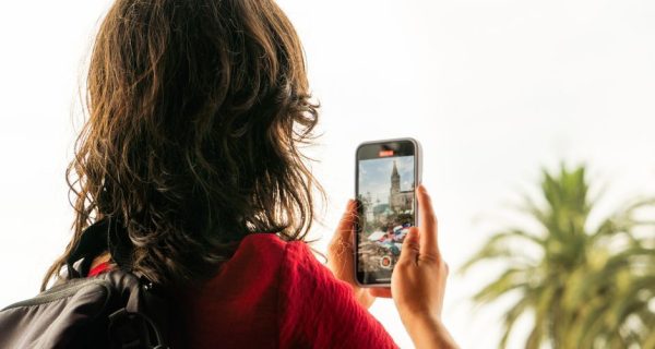 Roaming: Jak nie dać się zaskoczyć rachunkiem i oszustom za granicą